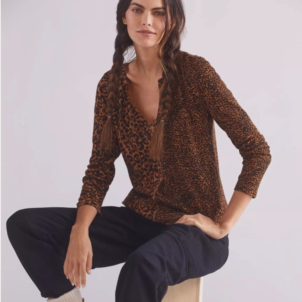 A N T H R O P O L O G I E Pilcro Split Neck Leopa… - image 1